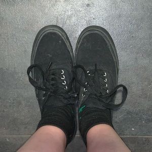 BLACK SNEAKERS
